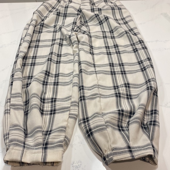 High Waist Fold Pleat Tartan Pants - Picture 6 of 12